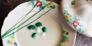 Une assiette a soupe de creme Dubarry