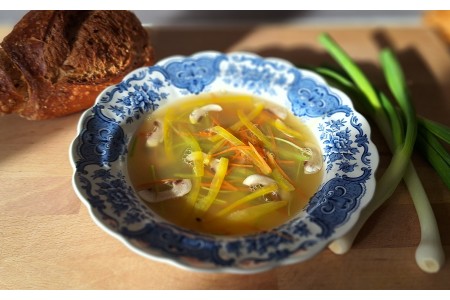 Bouillon de légumes et sa julienne