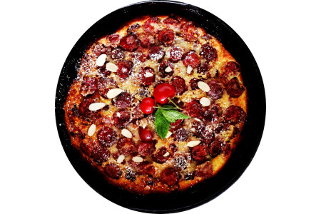 Clafoutis aux cerises piment d’Espelette basilic et purée de cacahuètes